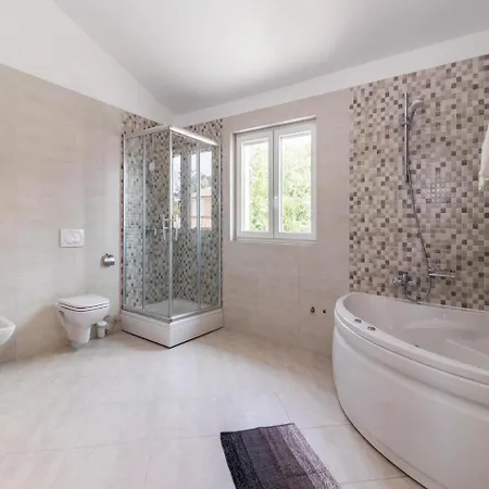 Holiday home Four Bedroom Holiday In Pula