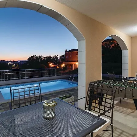 Four Bedroom Holiday In Holiday home