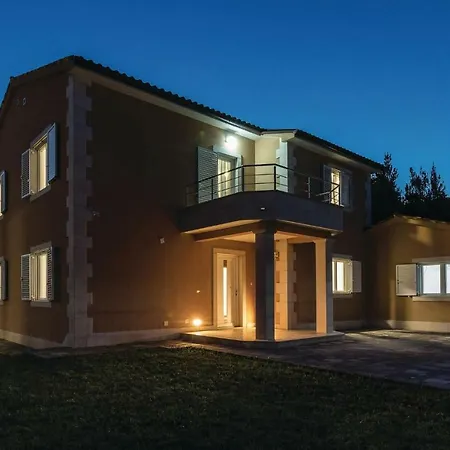 Four Bedroom Holiday In * Pula
