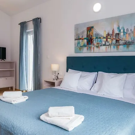 Four Bedroom Holiday In *