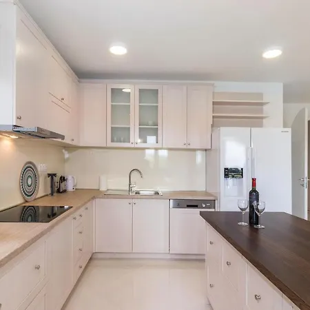 Holiday home Four Bedroom Holiday In Pula
