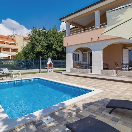 Four Bedroom Holiday In Holiday home